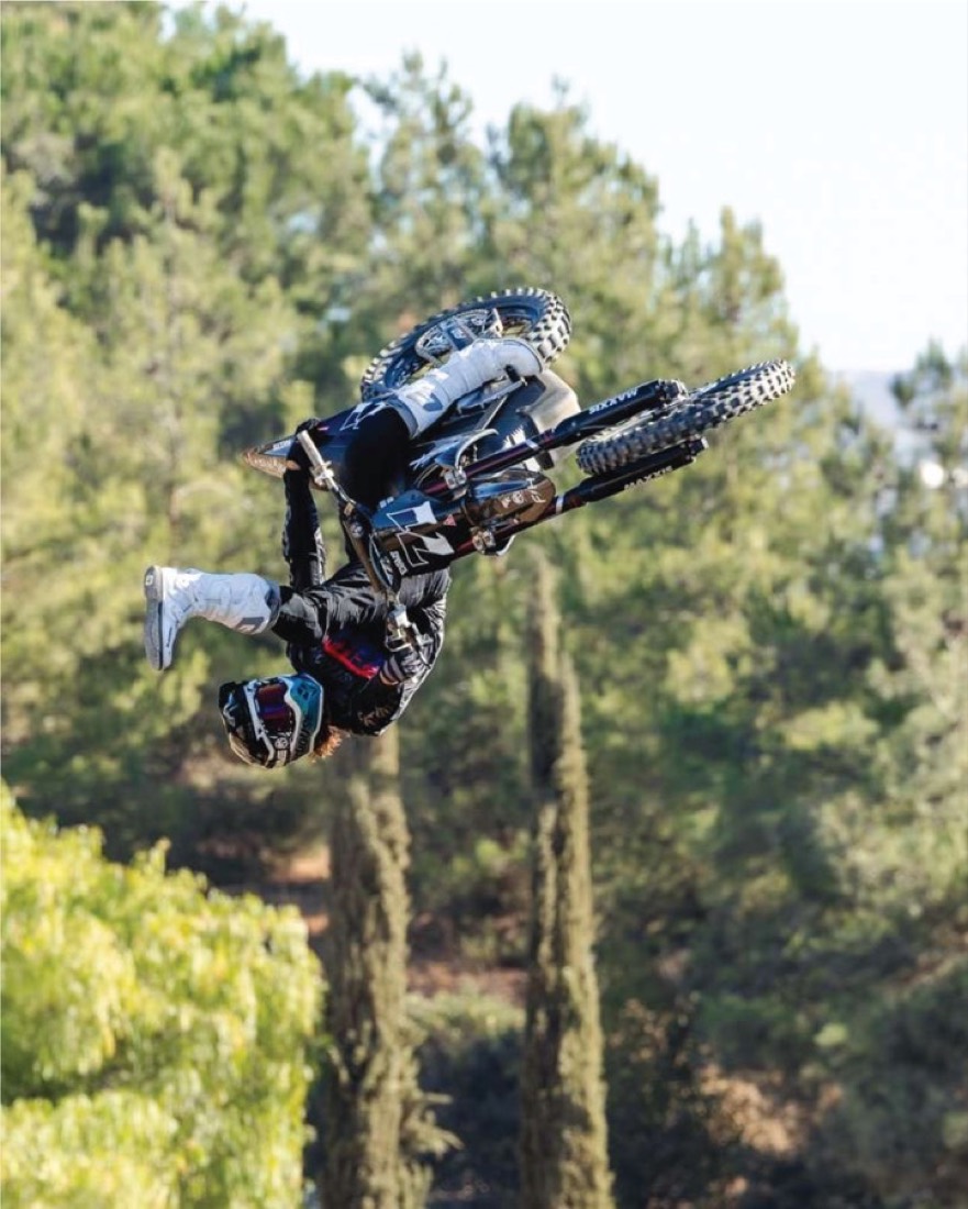 Freestyle, over the treeline