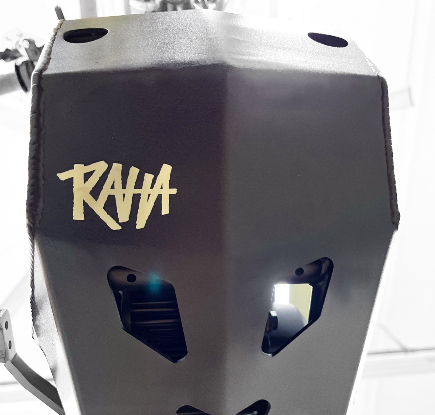 RAHA gold logo detail
